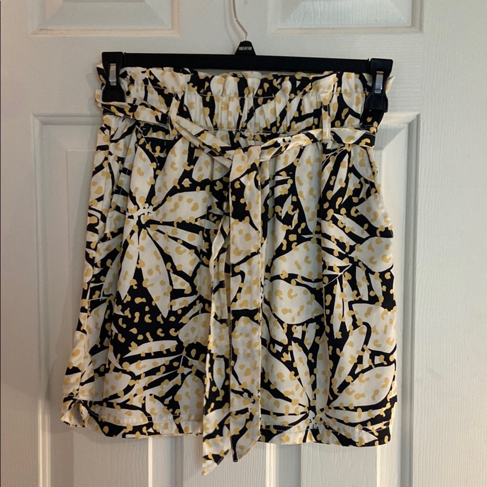 Nicole Miller  Skirt floral Stylish Black and Yellow Patterne